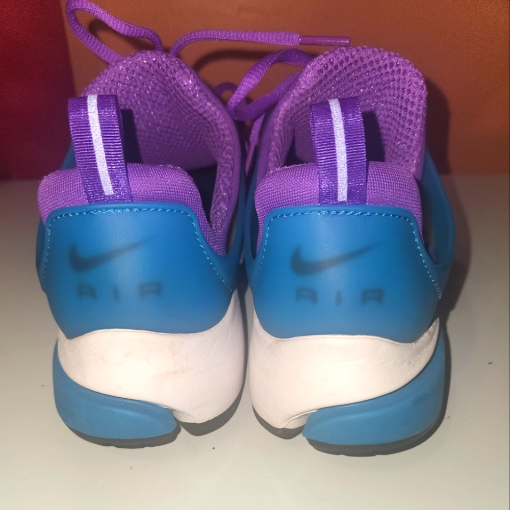 Shoes - Picture 3 of 4